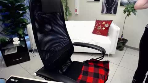 Louise online show from 01/18/26, 08:51