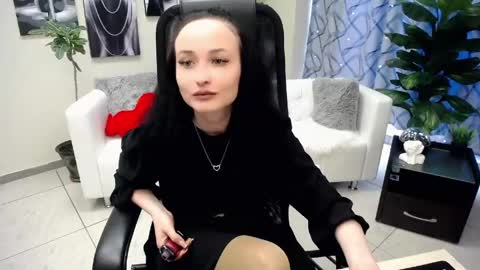 Snapshot of kiss_of_love_0 chatting on 04/19/26, 08:46 Louise online show from 04/19/26, 08:46