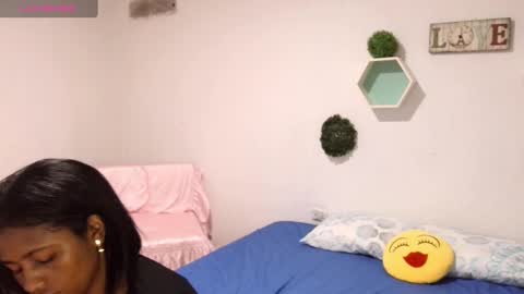 Snapshot of kiss_violet chatting on 12/17/24, 02:12 Violet online show from 12/17/24, 02:12