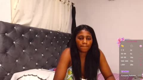 Snapshot of kiss_violet chatting on 10/01/25, 11:33 Violet online show from 10/01/25, 11:33