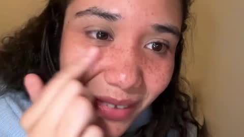 Snapshot of kissandcurrency chatting on 02/05/26, 05:23 Kiss Currency online show from 02/05/26, 05:23