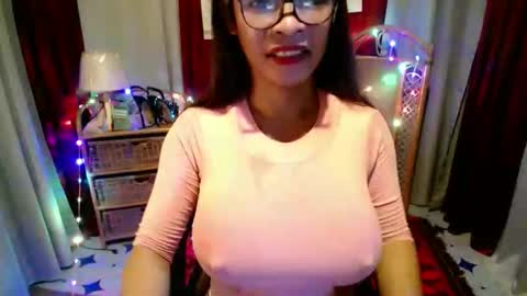 Snapshot of kisses_asian143 chatting on 05/27/26, 11:07 VICTORIA online show from 05/27/26, 11:07