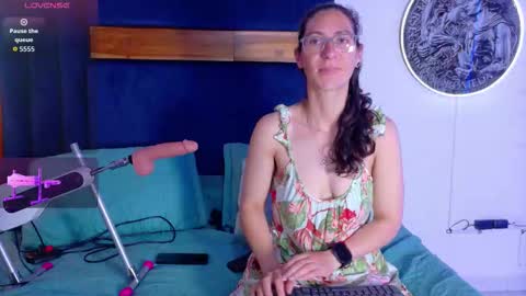 Kissing Company online show from 11/18/25, 03:23