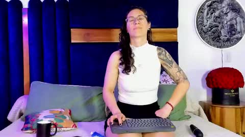 Kissing Company online show from 05/18/26, 01:56