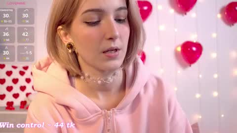 Snapshot of kisskiss_muah chatting on 02/18/25, 02:16 Kate  online show from 02/18/25, 02:16