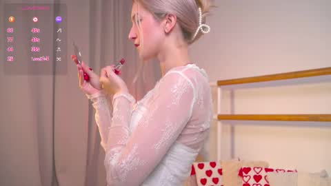 Snapshot of kisskiss_muah chatting on 09/26/25, 02:21 Kate  online show from 09/26/25, 02:21