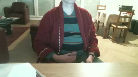 Snapshot of kisslog1 chatting on 12/15/24, 03:53 kisslog1 online show from 12/15/24, 03:53