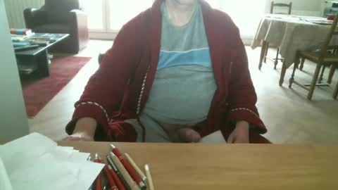 Snapshot of kisslog1 chatting on 12/29/24, 11:29 kisslog1 online show from 12/29/24, 11:29