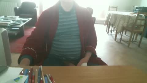 Snapshot of kisslog1 chatting on 11/12/25, 09:21 kisslog1 online show from 11/12/25, 09:21