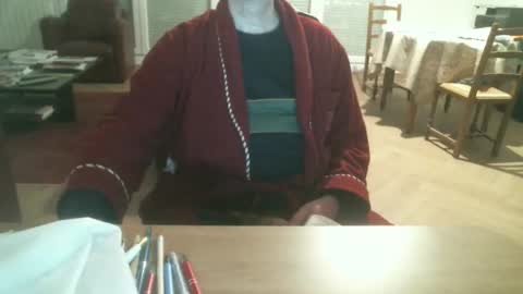 Snapshot of kisslog1 chatting on 11/16/25, 03:50 kisslog1 online show from 11/16/25, 03:50