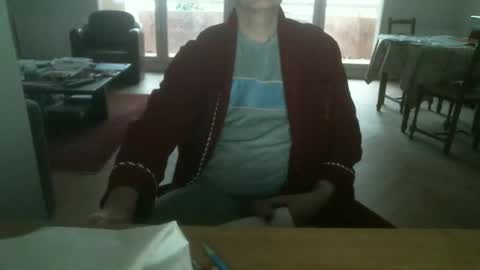 Snapshot of kisslog1 chatting on 12/15/25, 03:05 kisslog1 online show from 12/15/25, 03:05