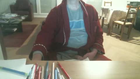 Snapshot of kisslog1 chatting on 12/21/25, 04:36 kisslog1 online show from 12/21/25, 04:36