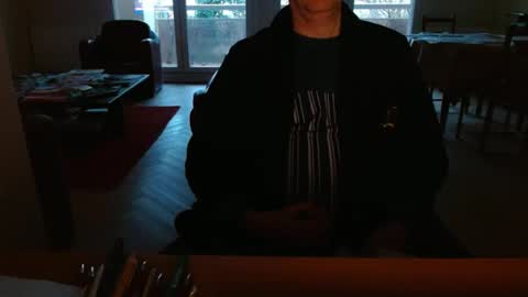 Snapshot of kisslog1 chatting on 02/14/26, 04:26 kisslog1 online show from 02/14/26, 04:26