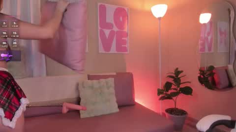 Snapshot of kissme_cutie chatting on 11/14/25, 07:45 Call me Nicolle online show from 11/14/25, 07:45