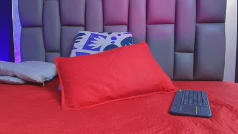 Snapshot of kissme_luna chatting on 09/09/25, 07:02 BELLA FLAME online show from 09/09/25, 07:02