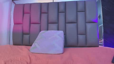 Snapshot of kissme_luna chatting on 10/18/25, 07:03 BELLA FLAME online show from 10/18/25, 07:03