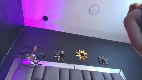 Snapshot of kissme_luna chatting on 11/05/25, 07:14 BELLA FLAME online show from 11/05/25, 07:14