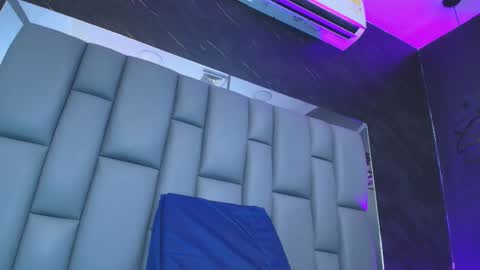 Snapshot of kissme_luna chatting on 11/20/25, 07:57 BELLA FLAME online show from 11/20/25, 07:57