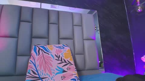 Snapshot of kissme_luna chatting on 11/24/25, 07:02 BELLA FLAME online show from 11/24/25, 07:02