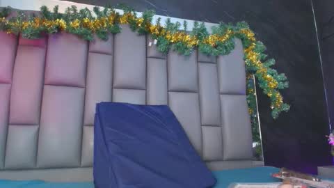 Snapshot of kissme_luna chatting on 12/01/25, 07:30 BELLA FLAME online show from 12/01/25, 07:30