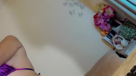 Snapshot of kissmebetter chatting on 12/14/24, 05:47 Saint Onicka online show from 12/14/24, 05:47