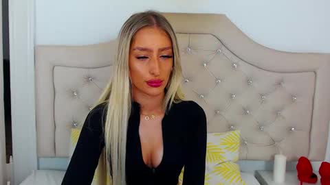 Snapshot of kissnatalie chatting on 11/14/25, 10:14 Natalie online show from 11/14/25, 10:14