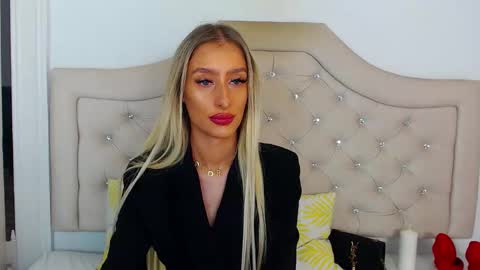 Snapshot of kissnatalie chatting on 11/15/25, 10:01 Natalie online show from 11/15/25, 10:01