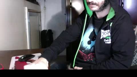 Snapshot of kissofbanned1983 chatting on 10/29/25, 11:01 kissofbanned1983 online show from 10/29/25, 11:01