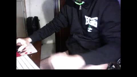 Snapshot of kissofbanned1983 chatting on 11/28/25, 12:08 kissofbanned1983 online show from 11/28/25, 12:08