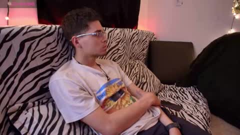 Snapshot of kisstarxxx chatting on 02/15/26, 07:51 Helena and Brad online show from 02/15/26, 07:51