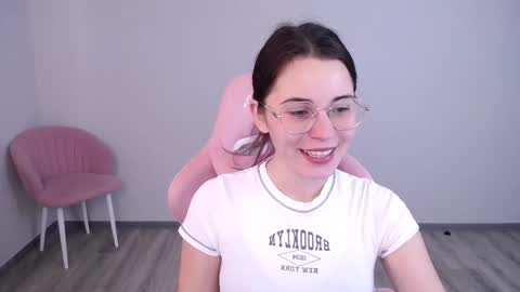 Snapshot of kisulya_meow246 chatting on 10/22/25, 05:19 Vikki Rose online show from 10/22/25, 05:19