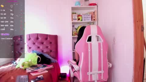 Lily online show from 02/24/25, 09:09