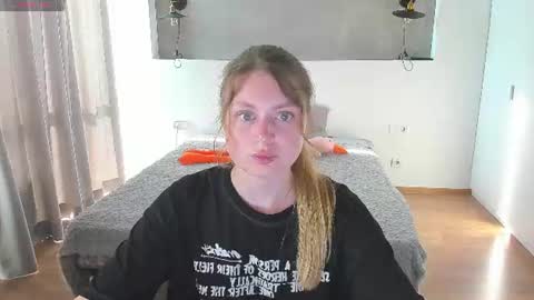 Snapshot of kitkatvel chatting on 07/01/26, 05:09 kitkatvel online show from 07/01/26, 05:09