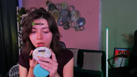 Snapshot of kitniss_dreamy chatting on 10/18/25, 12:17 kitniss online show from 10/18/25, 12:17