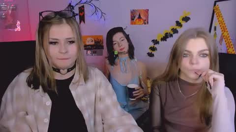 Snapshot of kitniss_dreamy chatting on 10/31/25, 09:49 kitniss online show from 10/31/25, 09:49