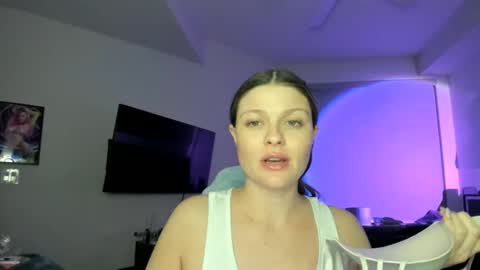 Serina Chan online show from 01/11/25, 09:26