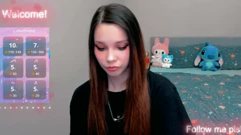 Snapshot of kitten_alisa chatting on 05/10/26, 02:33 Alissa online show from 05/10/26, 02:33