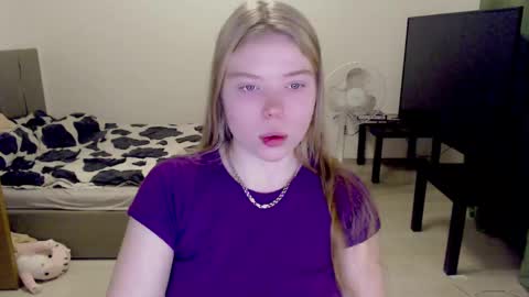 Snapshot of kitten_jenny01 chatting on 12/17/24, 04:23 Jennyblonde and Emmabrunette online show from 12/17/24, 04:23