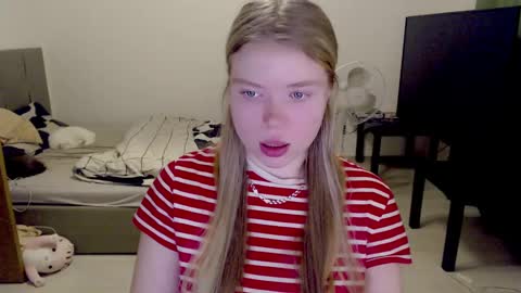 Snapshot of kitten_jenny01 chatting on 12/27/24, 03:15 Jennyblonde and Emmabrunette online show from 12/27/24, 03:15