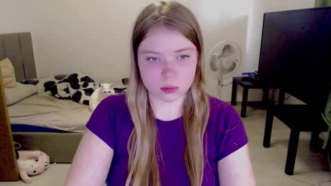 Snapshot of kitten_jenny01 chatting on 10/12/25, 12:48 Jennyblonde and Emmabrunette online show from 10/12/25, 12:48