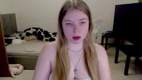 Snapshot of kitten_jenny01 chatting on 11/23/25, 02:39 Jennyblonde and Emmabrunette online show from 11/23/25, 02:39