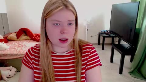 Jennyblonde and Emmabrunette online show from 02/18/26, 11:50