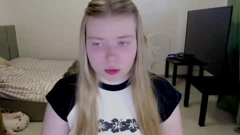 Snapshot of kitten_jenny01 chatting on 06/14/26, 04:53 Jennyblonde and Emmabrunette online show from 06/14/26, 04:53