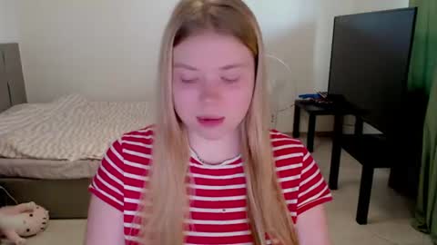 Snapshot of kitten_jenny01 chatting on 07/03/26, 02:23 Jennyblonde and Emmabrunette online show from 07/03/26, 02:23