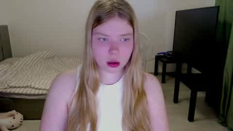 Snapshot of kitten_jenny01 chatting on 07/06/26, 03:03 Jennyblonde and Emmabrunette online show from 07/06/26, 03:03