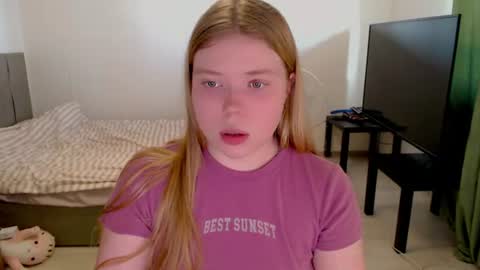 Snapshot of kitten_jenny01 chatting on 07/12/26, 03:25 Jennyblonde and Emmabrunette online show from 07/12/26, 03:25