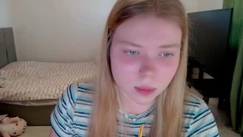 Snapshot of kitten_jenny01 chatting on 07/18/26, 05:17 Jennyblonde and Emmabrunette online show from 07/18/26, 05:17