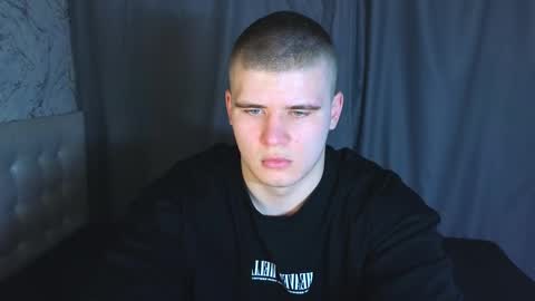 Snapshot of kittenmur chatting on 12/10/24, 12:05 Vlad online show from 12/10/24, 12:05