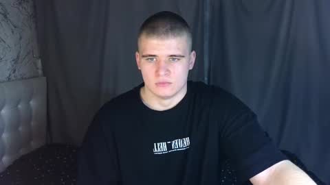 Snapshot of kittenmur chatting on 12/31/24, 12:15 Vlad online show from 12/31/24, 12:15