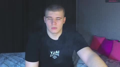 Snapshot of kittenmur chatting on 02/21/25, 11:33 Vlad online show from 02/21/25, 11:33